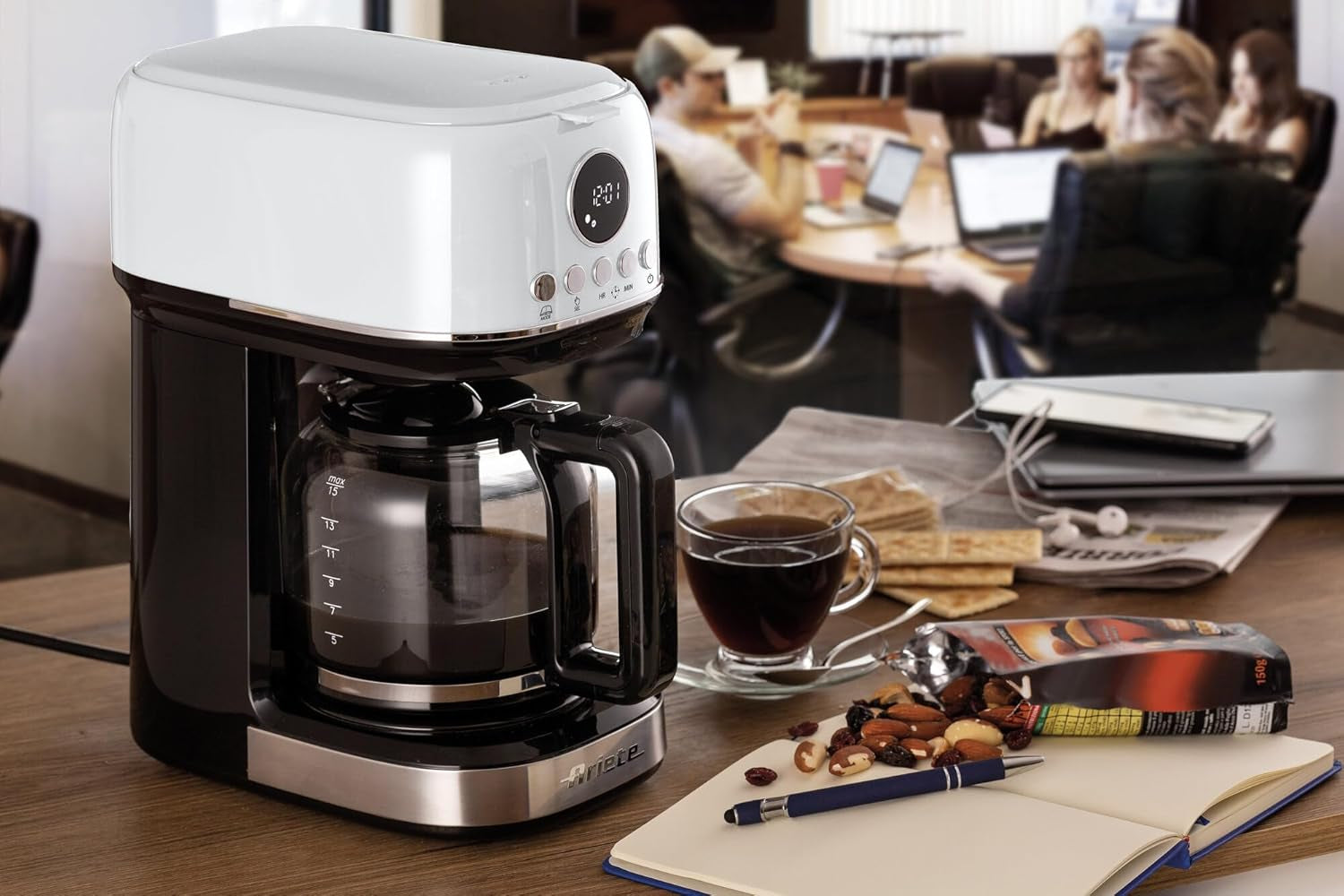 Ariete 1396 Macchina Da Caffè Con Filtro Moderna, Caffè Americano, Capacità Fino a 15 Tazze, Base Riscaldante, Display LCD, Filtri Estraibili E Lavabili, Bianco