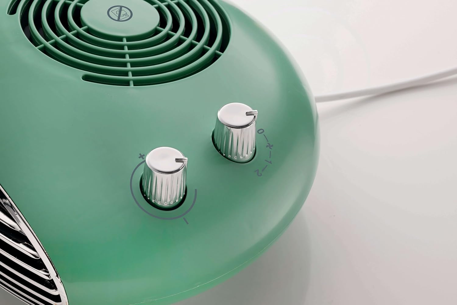 Ariete 8211 Termoventilatore Da Tavolo, Stufetta Elettrica, 2000W, Termostato, Silenzioso, Griglia E Piedi Cromati, Verde