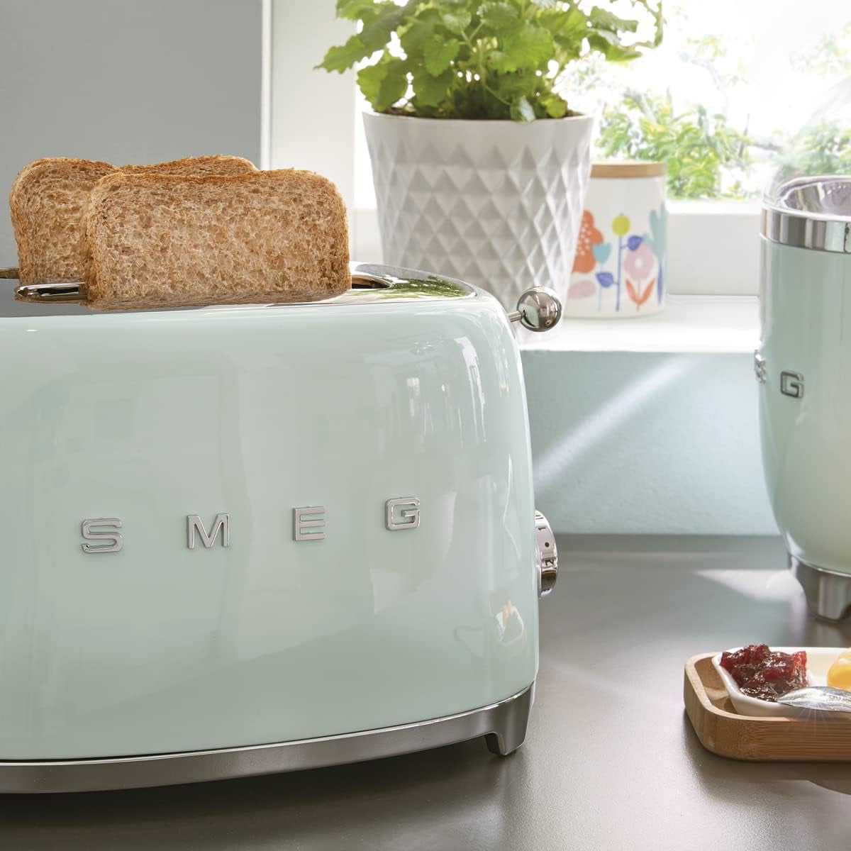 SMEG 2 Slice Toaster with 6 Presets and Defrost Function and Removable Crumb Tray TSF01PGUS, Pastel Green