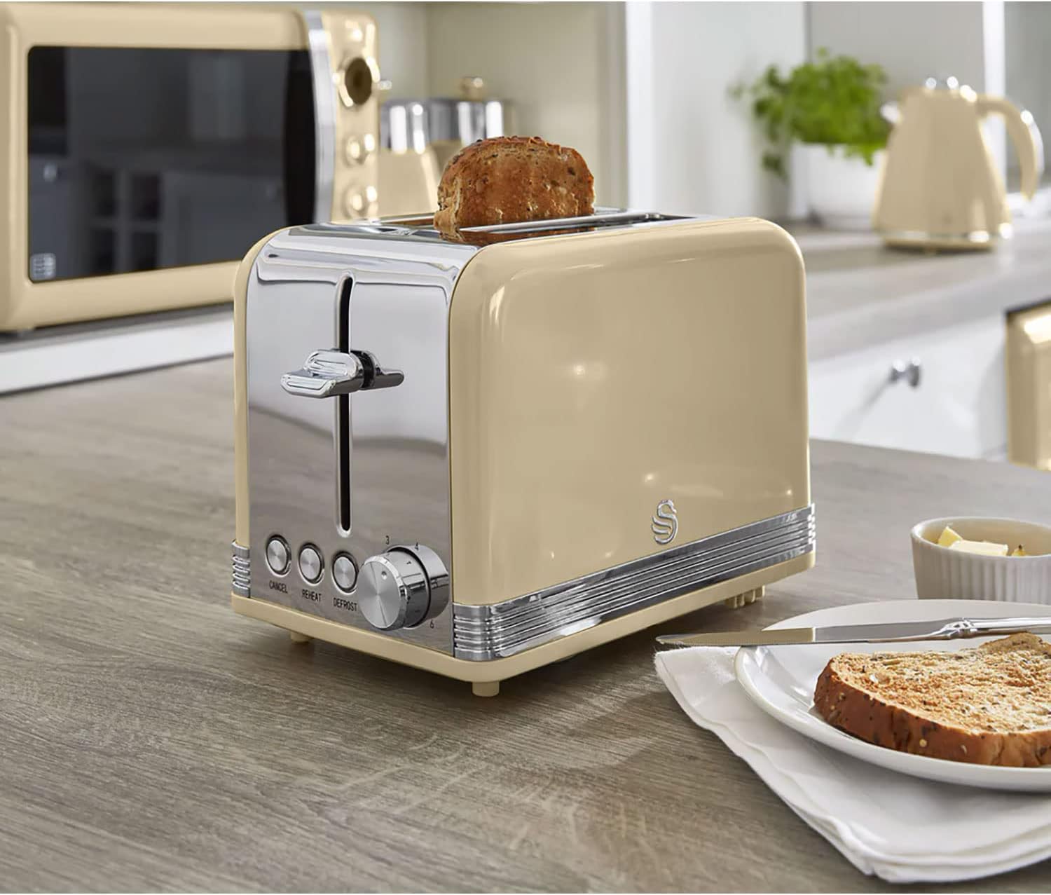 Swan Retro Breakfast Set Stainless Steel Kettle 1.8L & 2-Slice Toaster 6 Level Browning Control Cream Color