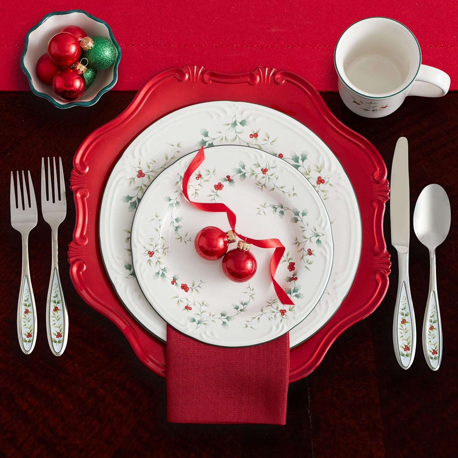 Pfaltzgraff 5072007 Winterberry Holiday 16 Piece Dinnerware Set, Service for 4, White