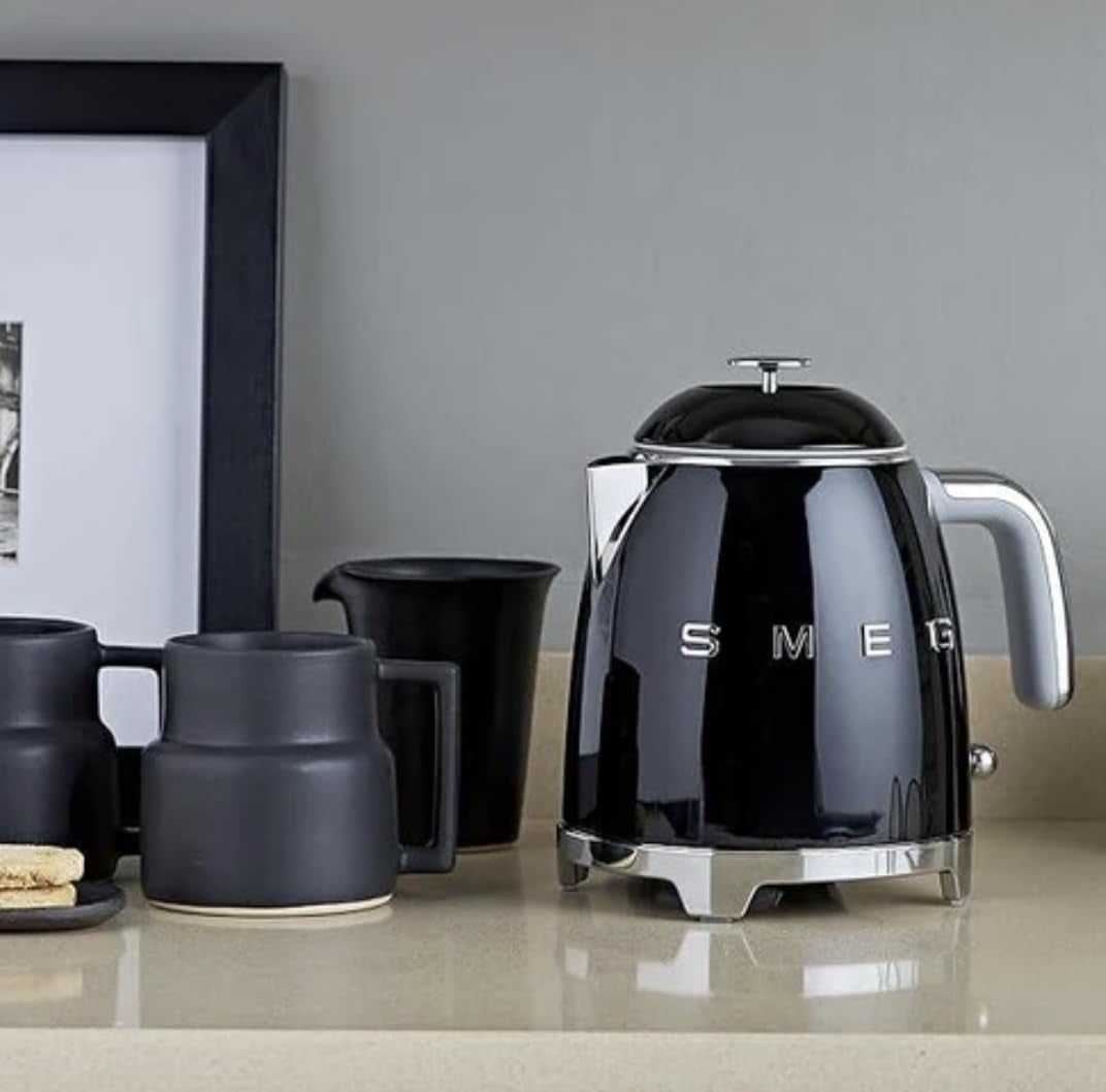 SMEG 50'S Retro Style Electric Water Kettle with Automatic Shutoff, Removable Base, and Water Indicator, KLF03BLUS, Black