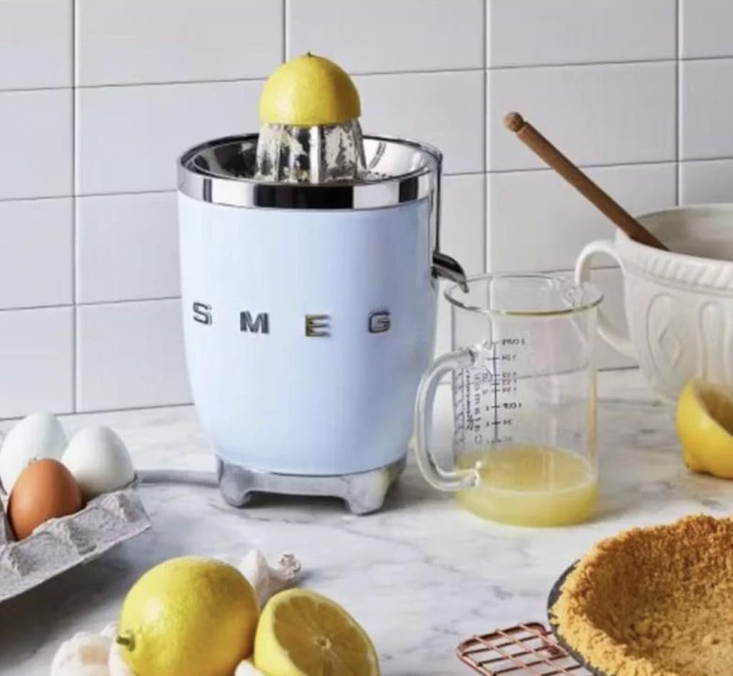 SMEG 50'S Retro Style Citrus Juicer with Drip Free Spout, Automatic Activation, and Efficient Straining, with Tritan Renew Pastel Blue CFJ11PBUS