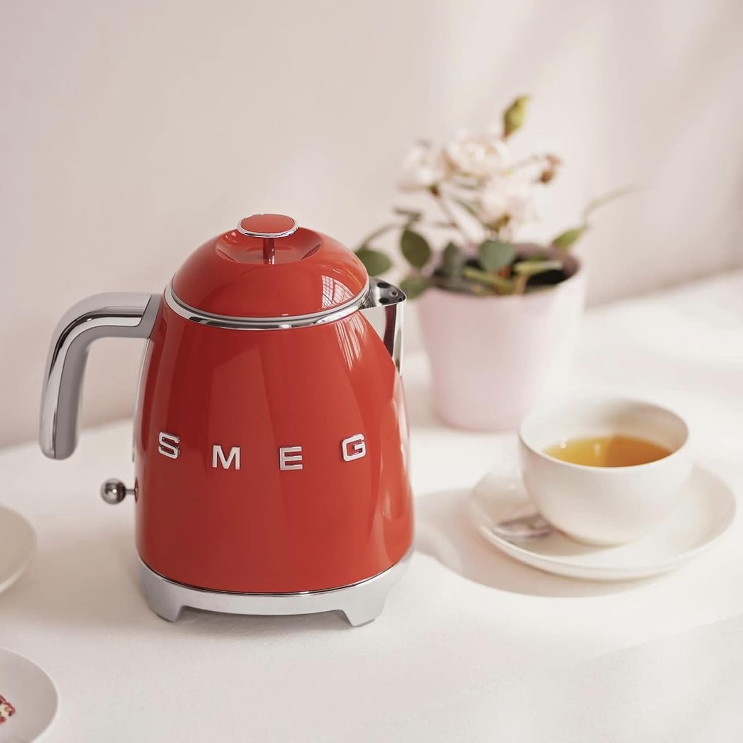 SMEG Mini 50'S Retro Style 3 Cup Electric Kettle with Double Wall anti Slip Base and Water Level Indicator (Red)